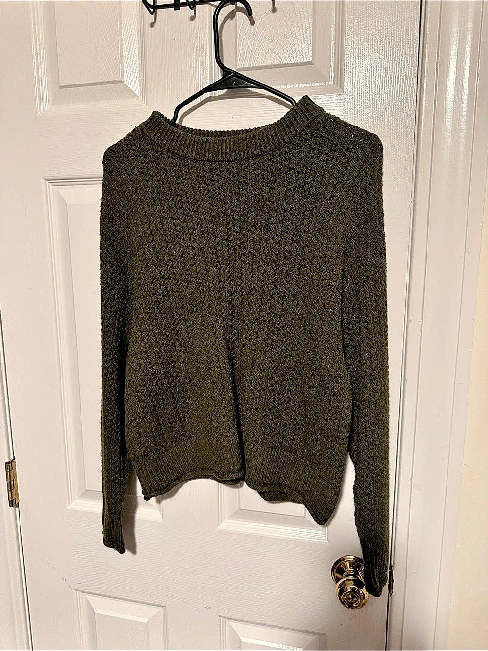 Universal Thread Crew Neck Sweater in Green Size Medium Like New